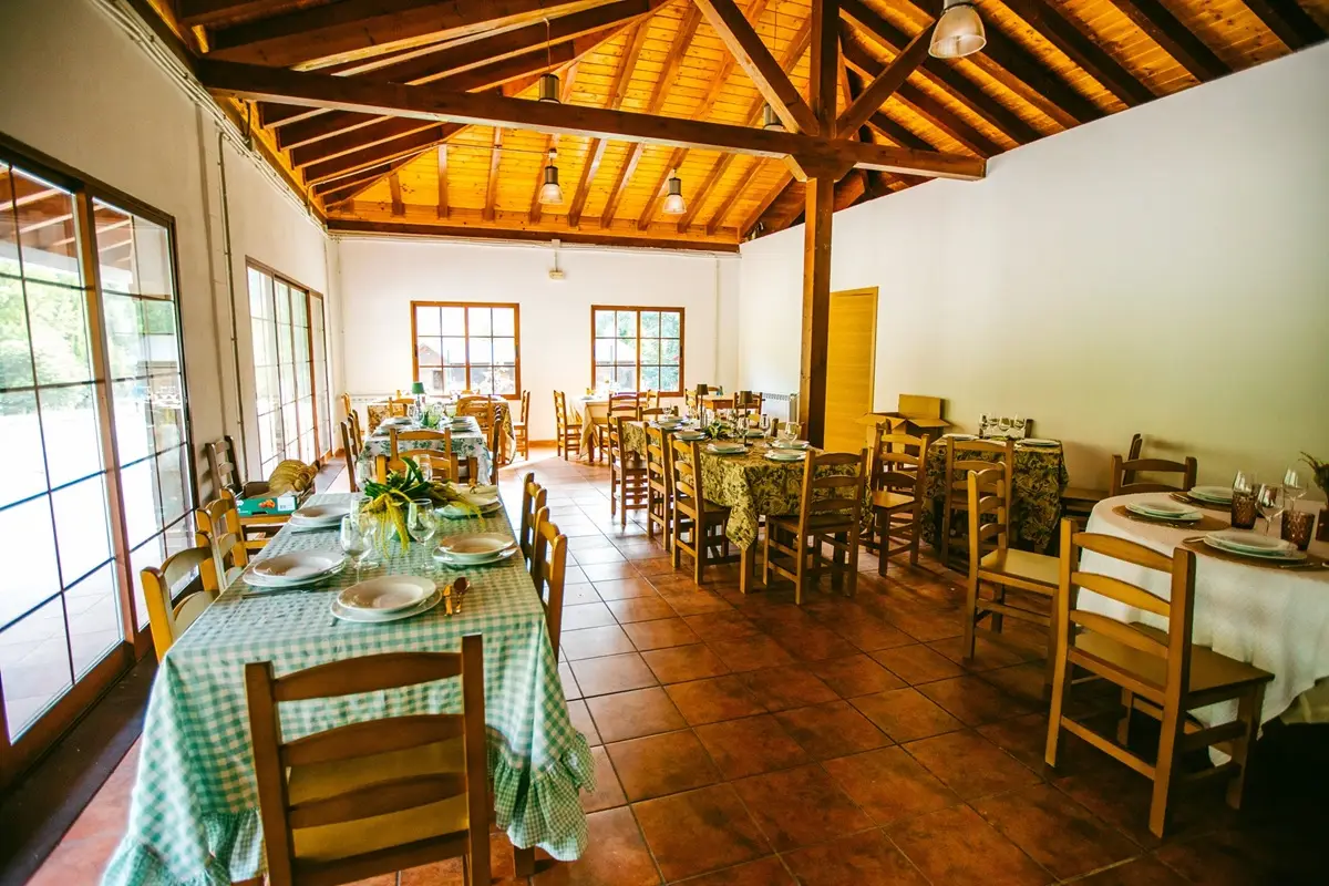 Comedor del restaurante en Camping Las Molineras